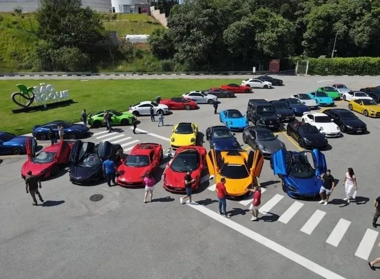 Super Carros Alphaville · Mega Encontros, Até 400 supercarros reunidos